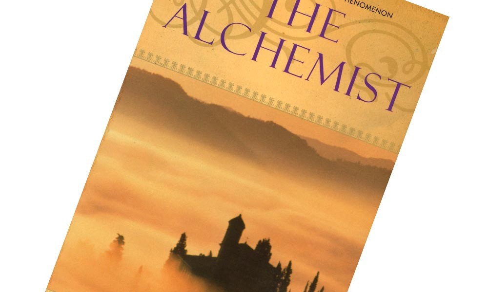ТОП-10 самых популярных и любимых читателями книг Алхимик